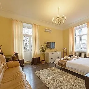 https://kreschatyk-apartment-rafael.hotels-of-kiev.com
